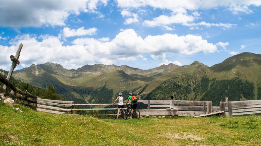 In bici in Val Casies